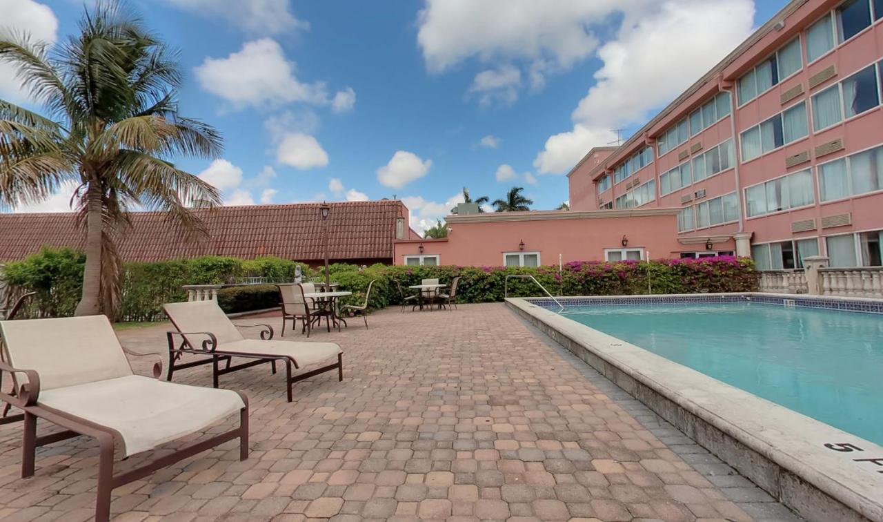 Miami Gardens & Hotel Golden Glades